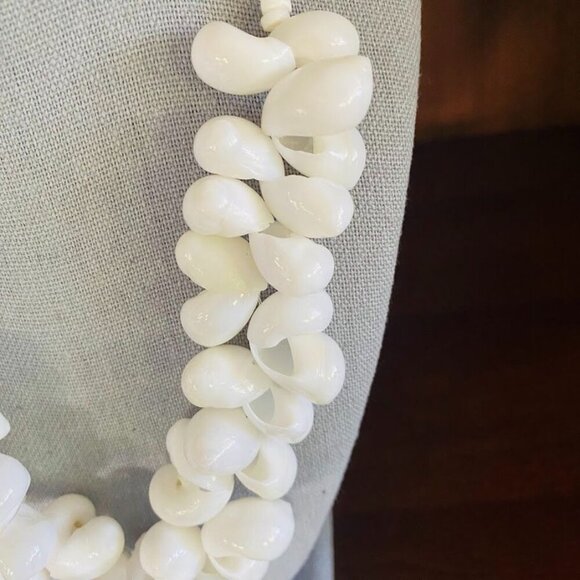 Caribbean Milk Moon Shell & Puka Shell Statement Necklace Vintage - Picture 2 of 3